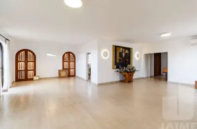 Apartamento com 4 dormitórios sendo 1 suíte e 3 vagas, 317 m2, próximo ao shopping higienopólis.