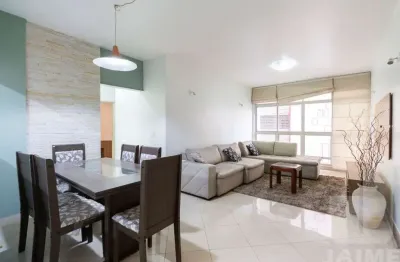 Apartamento a venda de 2 dormitorios sendo 1 suite 2 banheiros sala 2 ambientes 1 vaga.