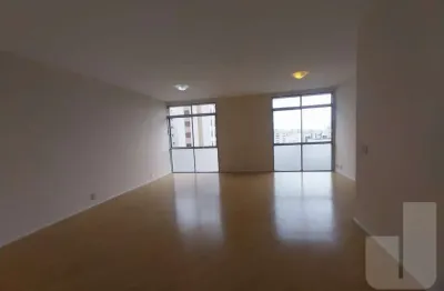 Ambientes amplos, face norte e com vista para Serra da Cantareira