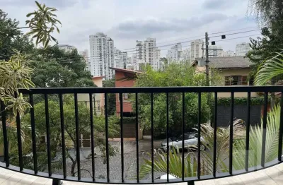 Apartamento 03 dormitórios sendo 1 suíte e 02 vagas, localizado em rua tranquila de perdizes.