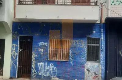 Casa térrea reformada prox. à oswaldo cruz e ao metrô marechal com 2 dormitórios, ótima localização.