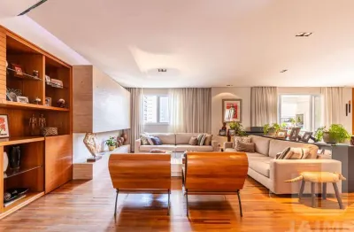 Duplex charmoso de 4 dormitorios, 3 suites e 4 vagas e quadra de tenis.