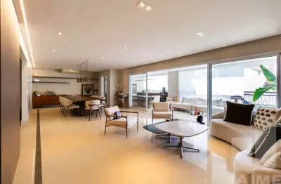 Apartamento com varanda, 4 dormitórios sendo 4 suítes e 4 vagas em área nobre de perdizes.