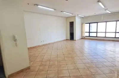 Sala comercial com copa, banheiro e 1 vaga, ótima localização, área nobre de perdizes.