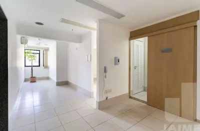 Conjunto comercial em higienópolis com 2 salas conjugadas com 42 m2 cada uma, próximo ao metrô.