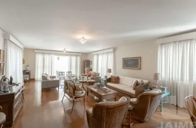 Apartamento em higienópolis 4 suítes e 4 vagas em rua arborizada