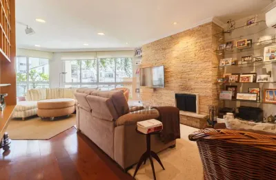 Excelente apartamento com varanda, rua arborizada, 210 m2 e 3vagas, próximo ao shopping.