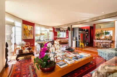 Apartamento totalmente reformado em andar alto no maravilhoso e único ed domus