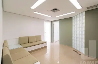 Conjunto Comercial em frente ao Hospital Samaritano, com 60 m2, recepção, 2 salas e 2 banheiros.