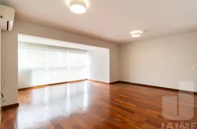 Apartamento mobiliado em área nobre, com 3 suítes e 3 vagas em prédio com lazer - perdizes