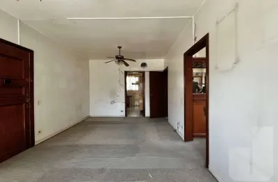 Apartamento amplo bem conservado, com 3 dormitórios sendo 1 suíte e 2 vagas - Perdizes