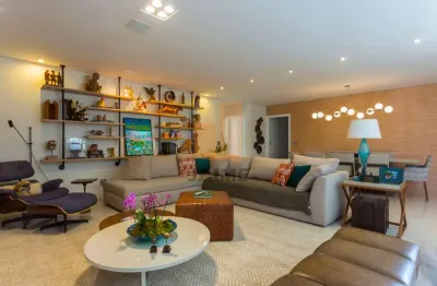 Apartamento reformado, próximo ao shopping e sinagogas, 3 dormitórios sendo 1 suíte e 2 vagas.