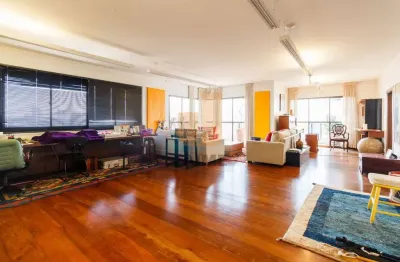 Apartamento com duas suítes, localizado em área nobre de higienópolis, são 220 m2 e 3 vagas.