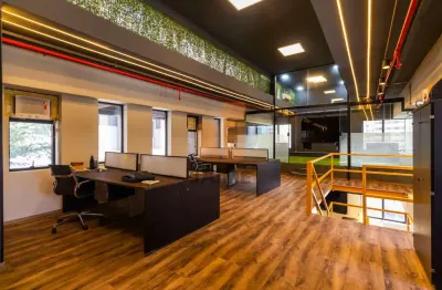 Conjunto comercial duplex, pé direito duplo, 160m2, 4 vagas de garagem em ótima localização!