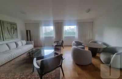 Apartamento com 2 dormitórios sendo 1 suíte, reformado, localizado em frente ao parque buenos aires