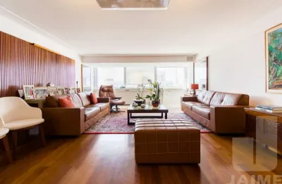 Apartamento 253 m2, com 3 dormitórios e 2 vagas,proximo a santa casa