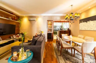 Apartamento todo reformado, hall privativo, 3 dormitórios sendo 1 suíte e 2 vagas.