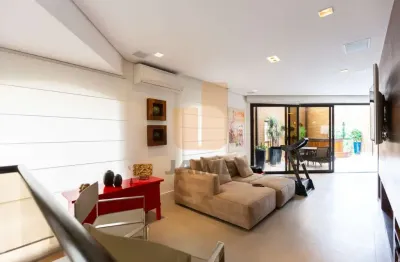 Cobertura reformada, ótima localização, rua nobre e tranquila em higienópolis