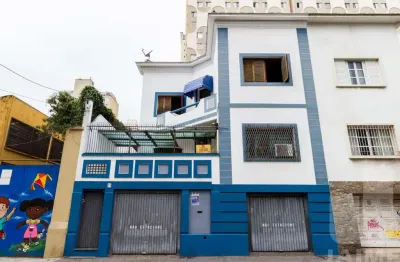 Casa assobradada em excelente localização da santa cecília com acesso fácil ao shopping