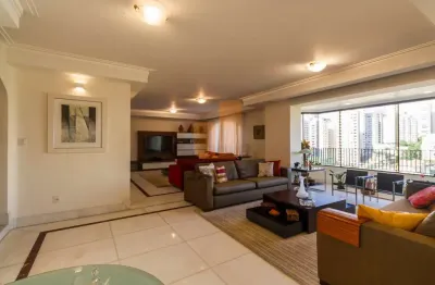 Apartamento amplo, ensolarado em rua tranquila e arborizada em área nobre de perdizes.