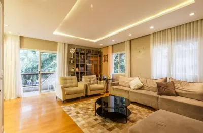 Apartamento em excelente localização, com 180 metros, 3 suítes e 3 vagas.