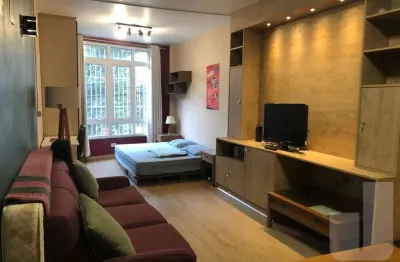 Apartamento com 1 dormitório, totalmente reformado e todo mobiliado.