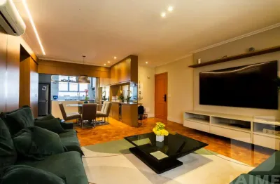 Apartamento porteira fechada, térreo, amplo e ensolarado, em ótima localização.