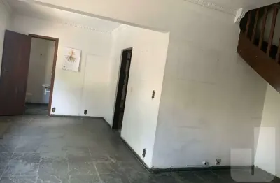 Sobrado 03 dormitórios e 02 vagas em ótima localização da pompéia.