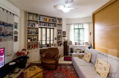 Apartamento charmoso com vista para a copa das árvores, 1 dormitório sendo 1 suíte e 1 lavabo