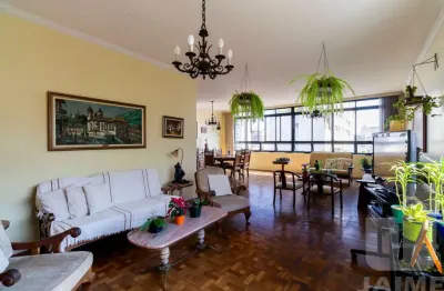 Apartamento amplo e ensolarado  3 dormitórios sendo 1 suíte e 2 vagas próximo ao metrô.