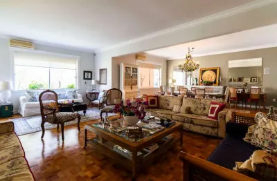 Apartamento 332 m2  mobiliado, com 5 dormitórios sendo 1 suíte, sala 4 ambientes e 2 vagas.