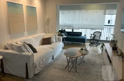 Apartamento 4 dormitorios sendo 2 suites 4 banheiros 2 vagas.