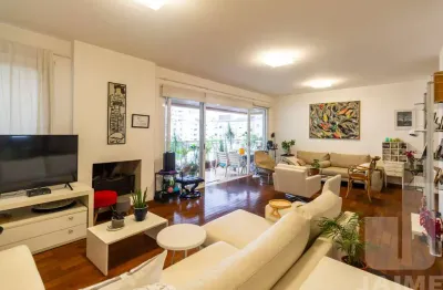 Apartamento com varanda gourmet, belíssimo acabamento, 4 dormitórios sendo 4 suítes e 4 vagas.