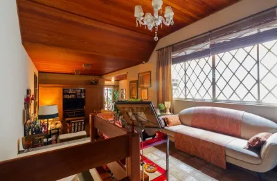 Linda casa de vila em higienópolis, oportunidade única pra quem deseja morar de forma diferenciada.