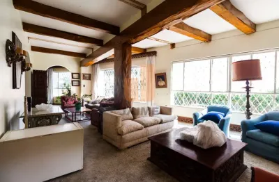 Casa assobradada comercial ou residencial em excelente localização, 600 m2 e 4 vagas.