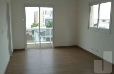 Conjunto comercial com sala, 2 banheiros, sacada e vaga com manobrista.