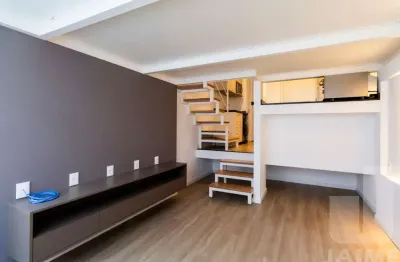 Studio nunca habitado  28,44 , com mezanino e pé direito alto 3,40, em prédio com lazer.