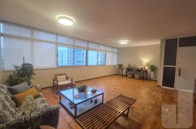 Apartamento com 160 m2 bem distribuídos, 3 dormitórios e 1 vaga