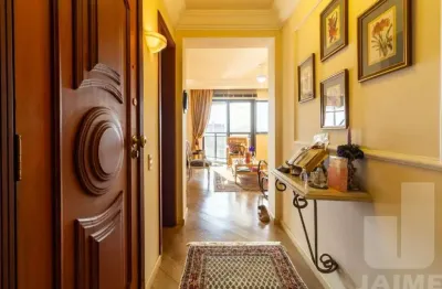 Apartamento  4 quartos sendo 3 suítes 5 banheiros sala 2 ambientes  3 vagas..