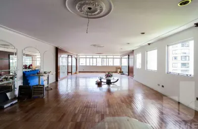 Cobertura duplex com quase 600m2 para reforma em excelente localização do Jardim Paulista!