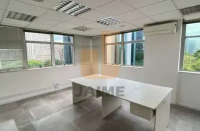 2 Conjuntos Comerciais com 03 vaga e 05 banheiros em Cerqueira César.