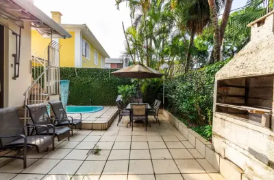 Casa grande !!! 4 dormitorios 6 banheiros 3 vagas descobertas.