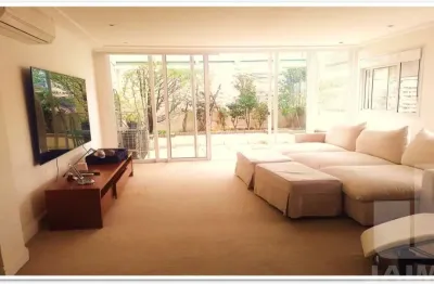 Cobertura à venda em Cerqueira César . Luxo, espaço e exclusividade!