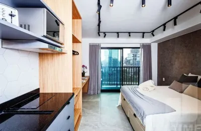 Apartamento mobiliado, próximo ao Shopping Eldorado e ao Metrô Pinheiros, prédio com lazer.