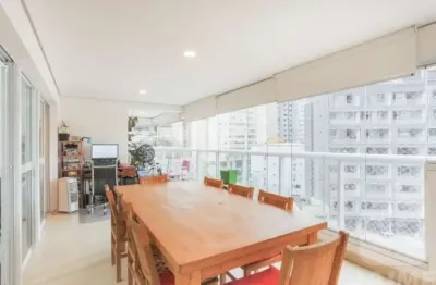 Apartamento localizado em Pinheiros com 03 dormitórios, 01 suíte e 02 vagas