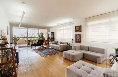 Apartamento 5 dormitorios sendo 3 suites 5 banheiros sala 3 ambientes 2 vagas.