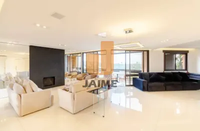 Apartamento totalmente reformado com 260 m², lazer completo e 4 vagas