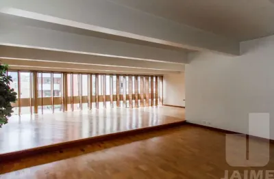 Apartamento 4 dormitorios sendo 3 suites 6 banheiros sala 4 ambientes 2 vagas.