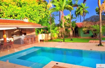 Linda casa colonial com 3 suítes ,piscina, spa jaccuzzi, área de churrasco com conjunto de churrasqueira, forno e fogão a lenha. edícula de 50 metros