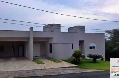 Linda casa, no condomínio haras são luiz , tranquilo com um lindo bosque , lago e playground